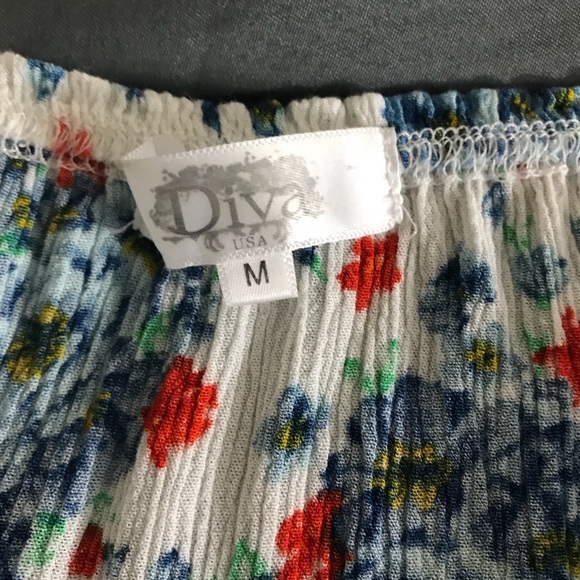 Flower off the shoulder blouse w/ thin strap - Picture 2 of 2